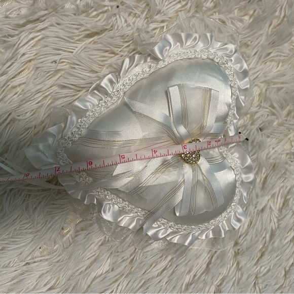Wedding ring bearer heart shaped pillow NWOT - Picture 4 of 4